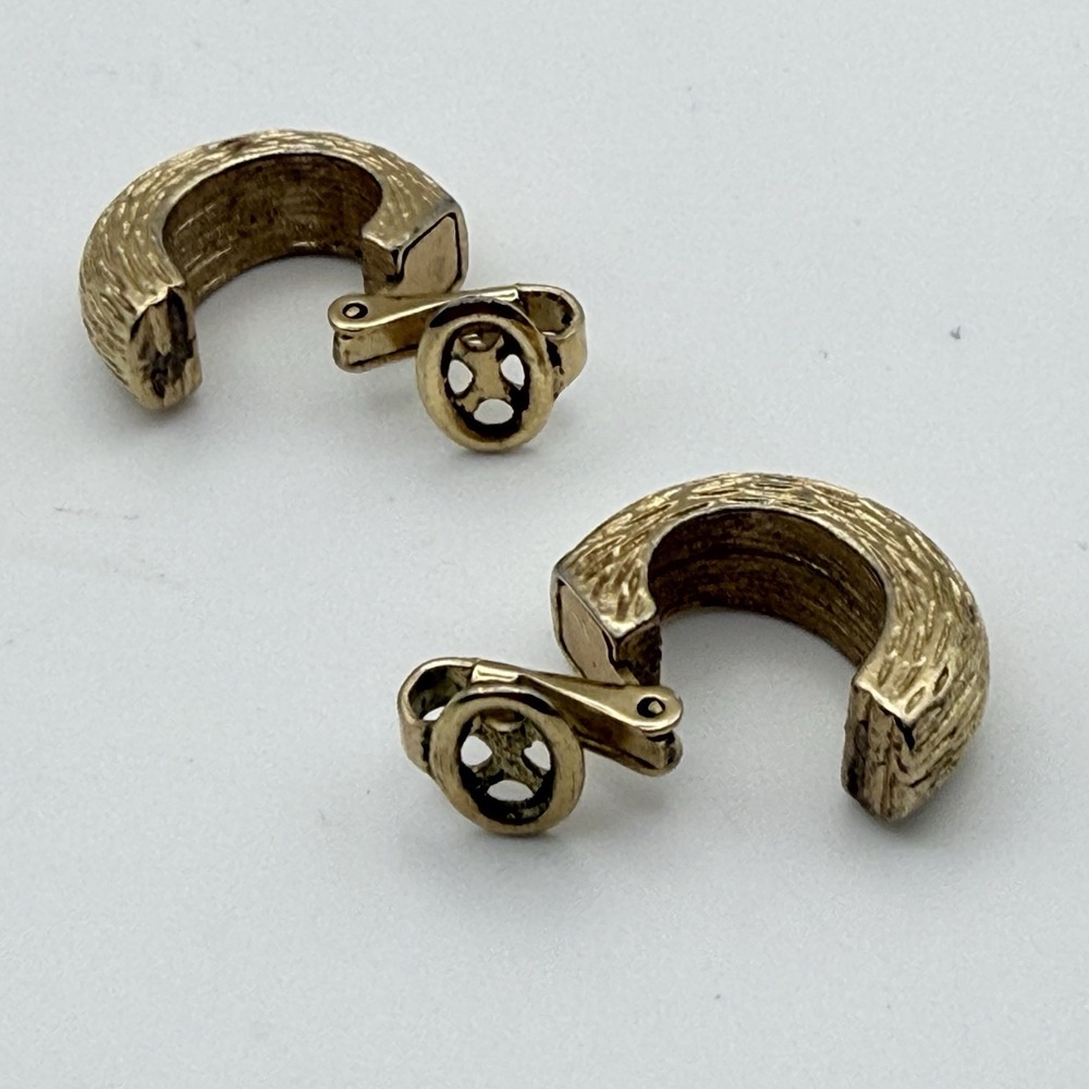 Avon Gold Tone Textured Bark Clip On Earrings Half Hoop J-Hoop Fashion Jewelry - Picture 7 of 14